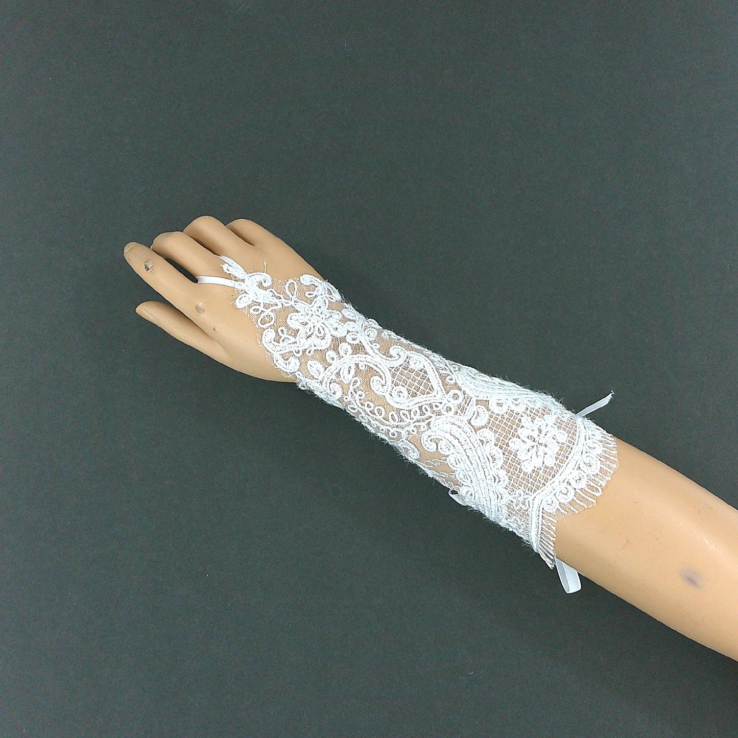Embroidery Lace Fingerless Wedding Gloves WG141-C (3pc)